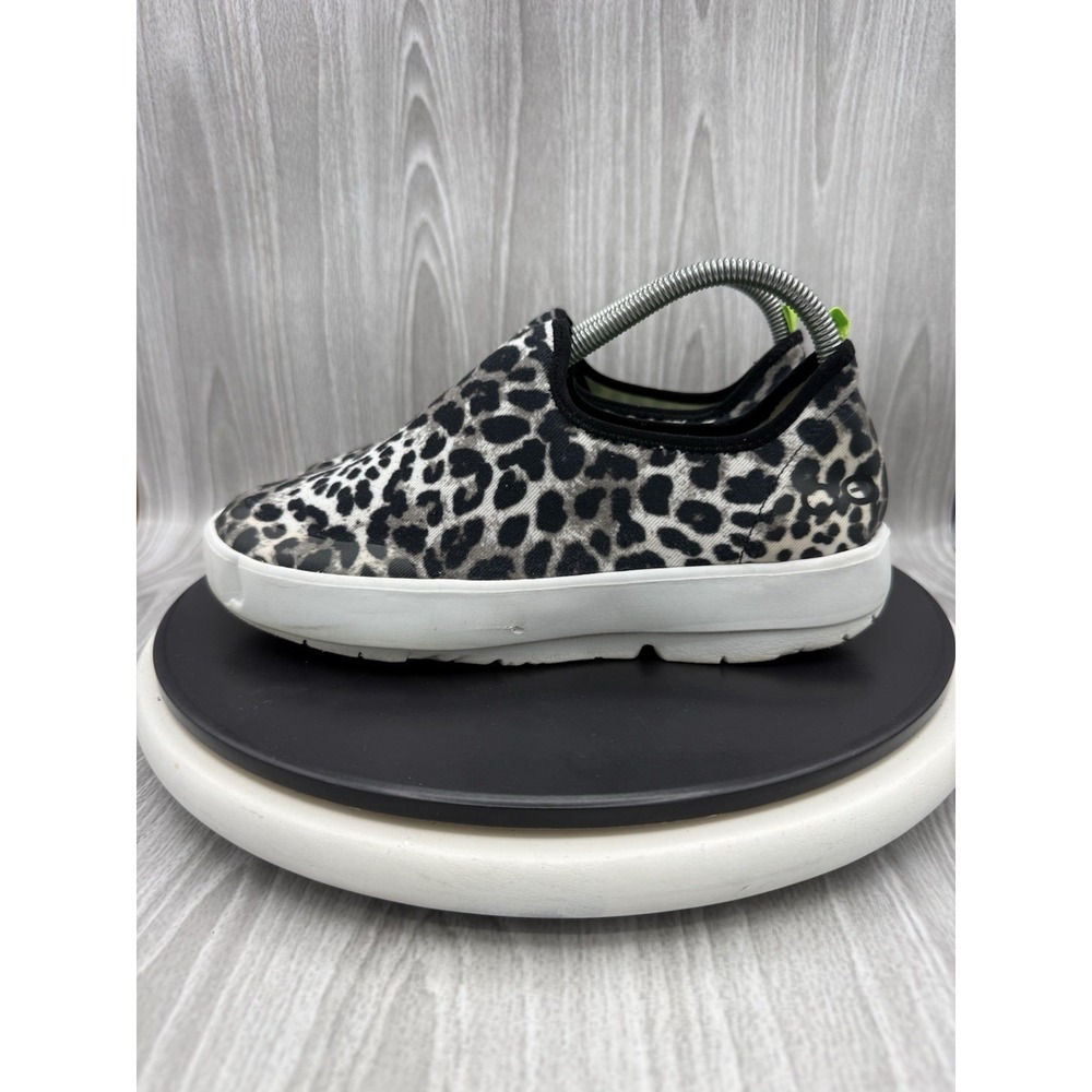 OOFOS OOmg EeZee Womens Size 9 Leopard Print Recovery Slip On Athletic Shoes